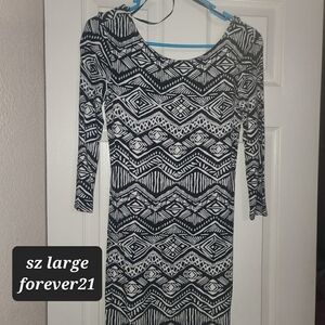 Vingage Forever 21 Geometric Black and White Long Sleeve Dress